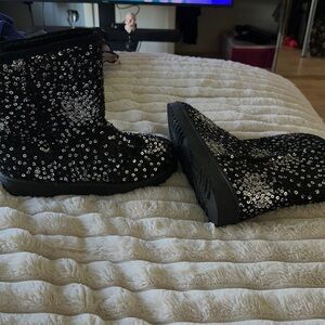Brand new, never worn size 7 sparkly boot